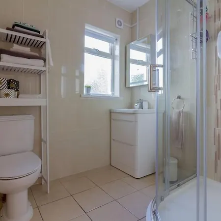 Daire Guestready - Charming Escape In Templeogue Village